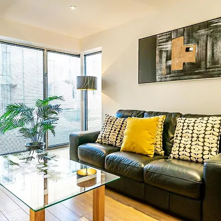 12 Stonegate Court Апартаменты