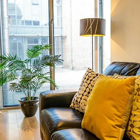 12 Stonegate Court Апартаменты *