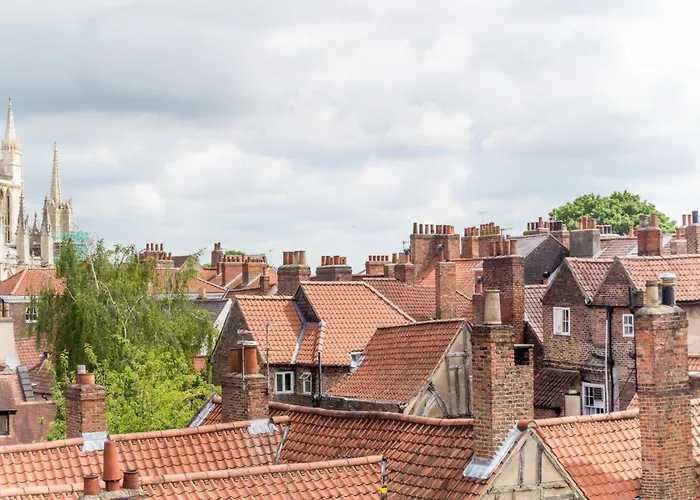 12 Stonegate Court * Йорк