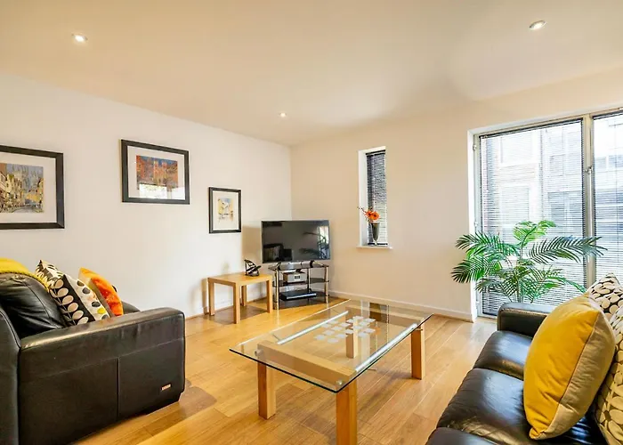 12 Stonegate Court * Йорк