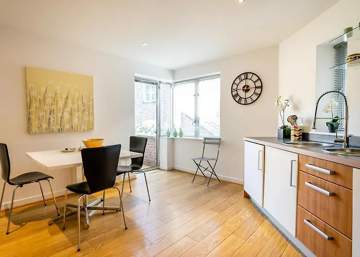 Апартаменты 12 Stonegate Court *