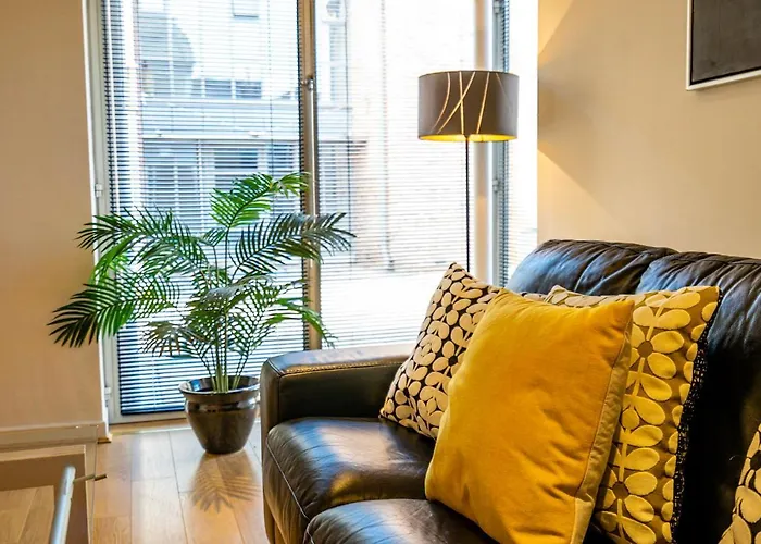 12 Stonegate Court Апартаменты *