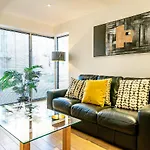 12 Stonegate Court Apartman