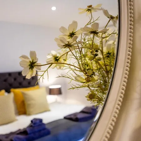 12 Stonegate Court York