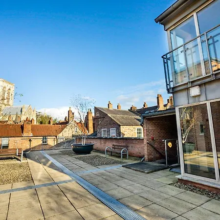 12 Stonegate Court Apartman *