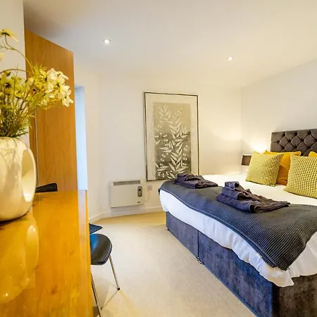 12 Stonegate Court Apartman *